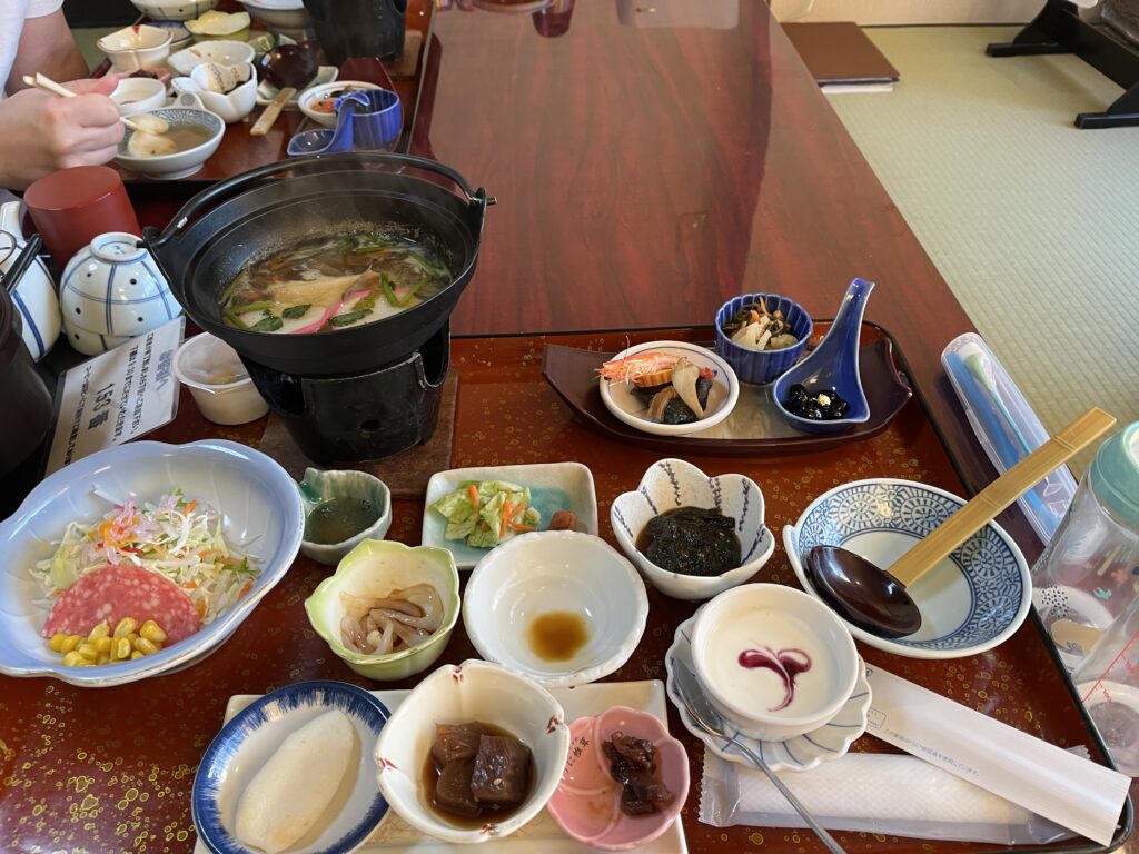 松島温泉ホテル絶景の館、部屋食でいただく朝食(子連れ旅)