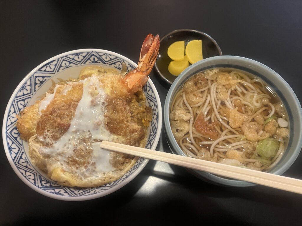 日本一 おそば亀鶴庵のかつ丼蕎麦セット