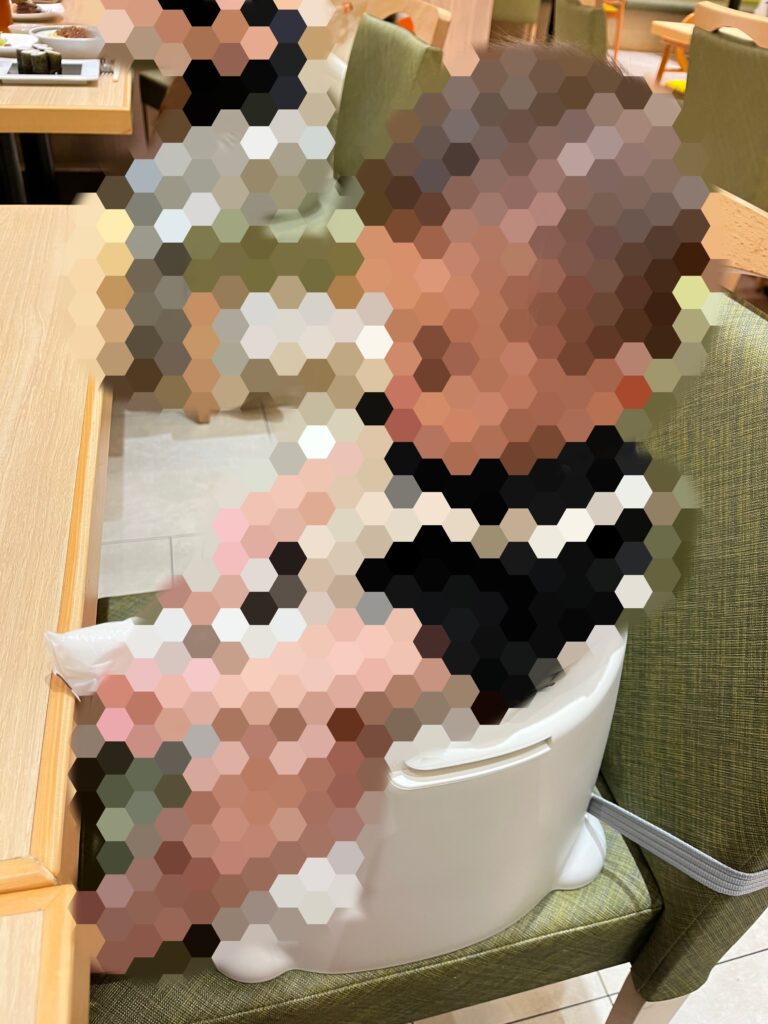 子連れホテル志戸平、「ヒカリノモリ」で借りたベビーチェア
