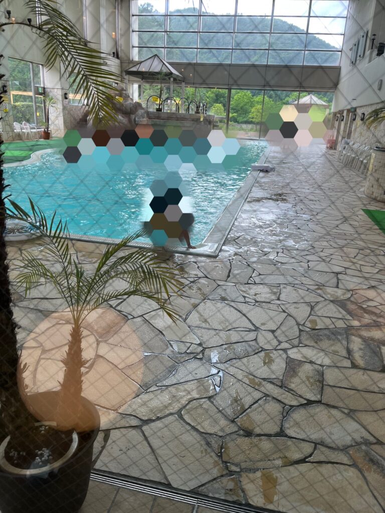 子連れ岩手旅行で泊まったホテル志戸平のプールの様子