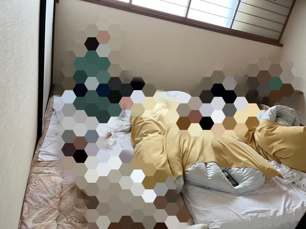 子連れホテル志戸平、「和室 10畳+6畳(和風ベッド)+ツイン」部屋の様子