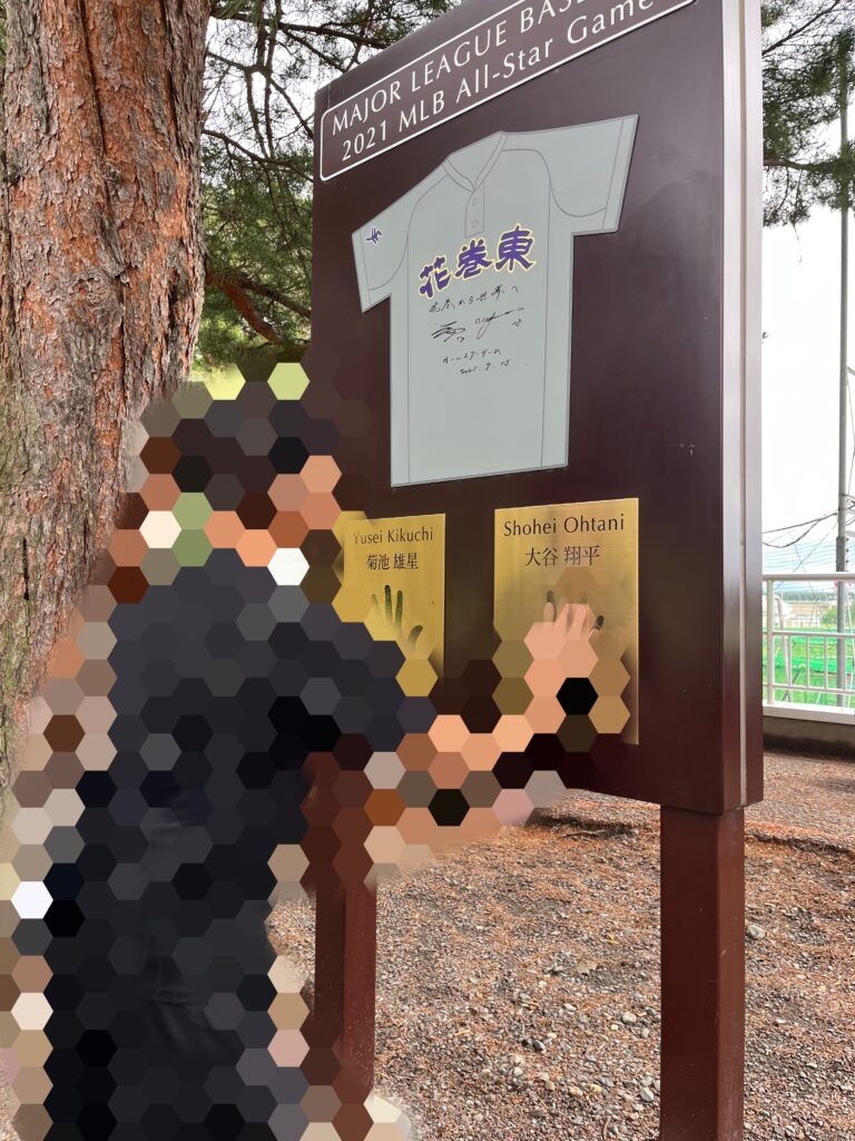 子連れ岩手旅行で立ち寄った、大谷翔平の母校「花巻東高校」のモニュメント