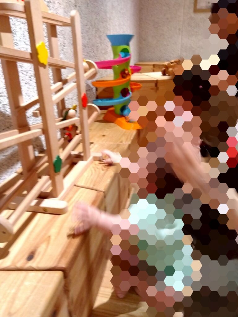 子連れ岩手旅行で立ち寄ったおもちゃ美術館の内部の様子